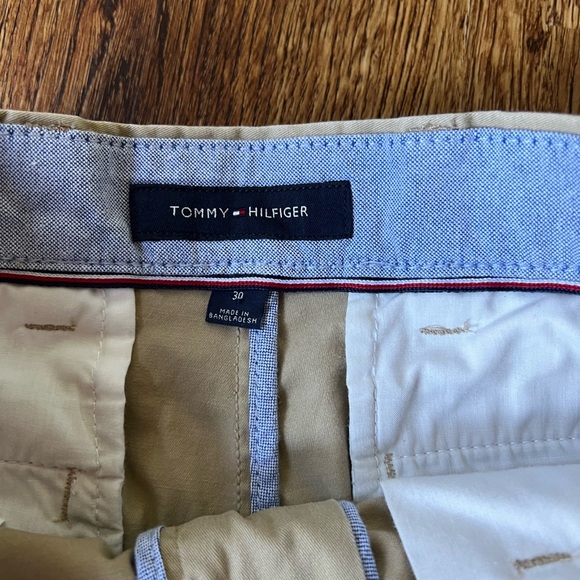Men's Khaki Tommy Hilfiger size 30 shorts - Picture 2 of 5